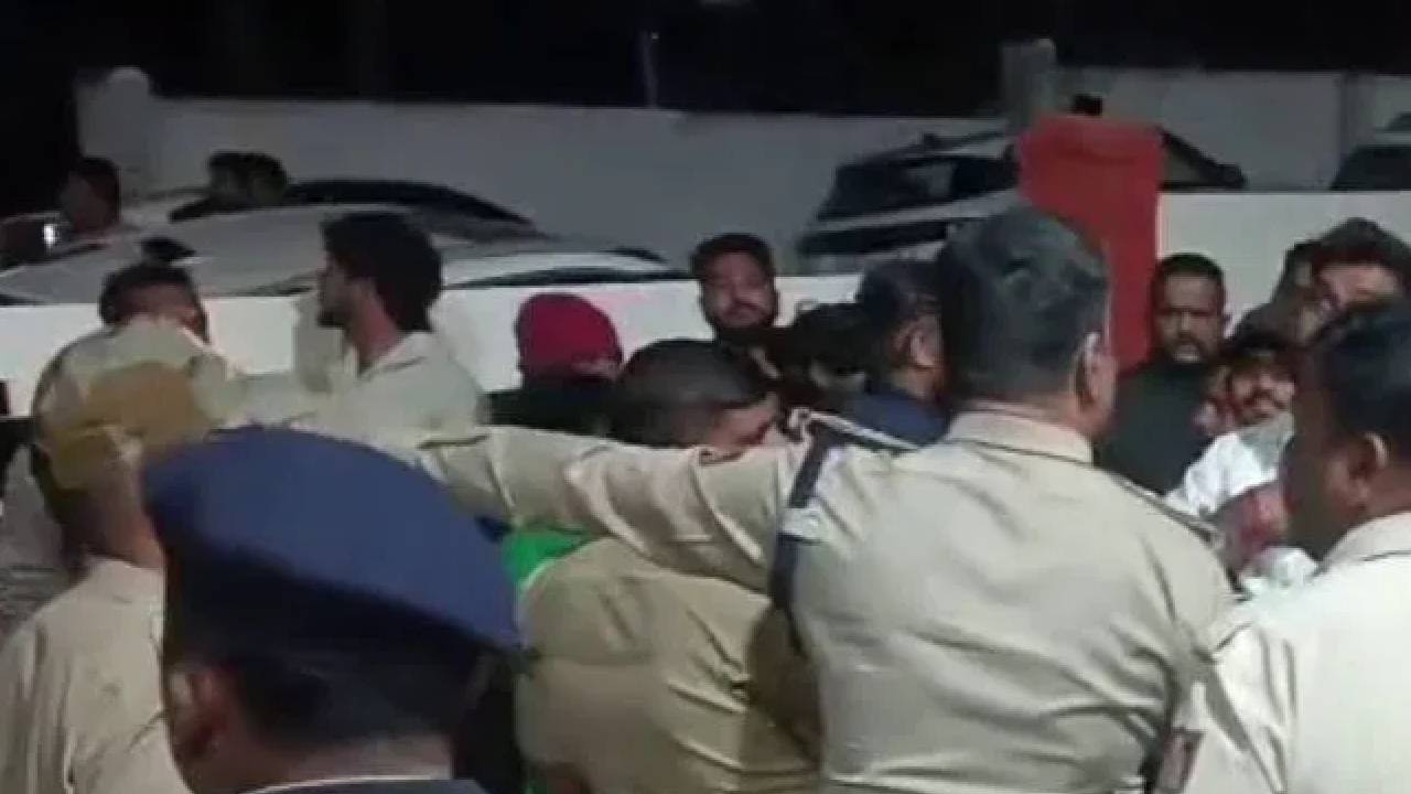 Stone Pelting: ಹಿಂದೂಗಳ ಮನೆ ಮೇಲೆ ನಿರಂತರ ಕಲ್ಲು ತೂರಾಟ, ಪ್ರದೇಶ ಉದ್ವಿಗ್ನ