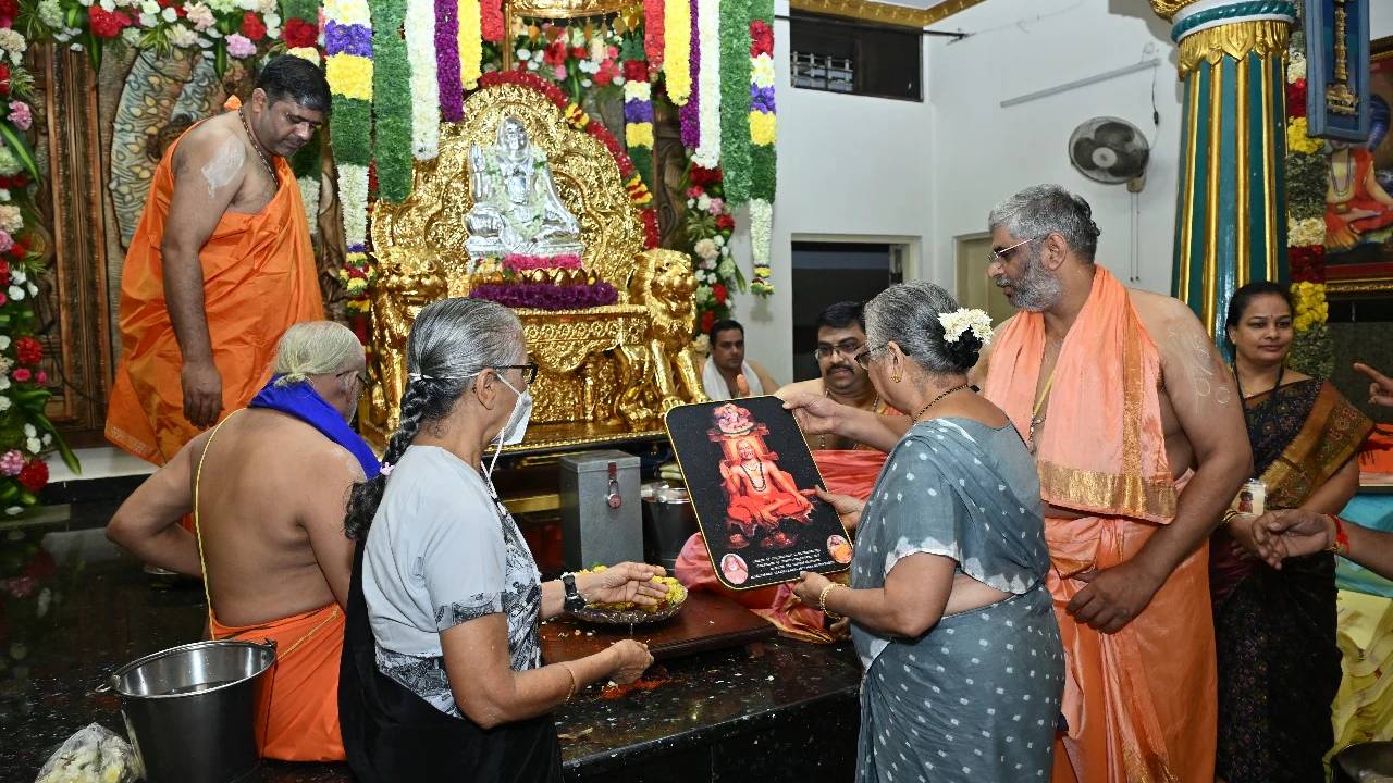 ರಾಯರ ಆರಾಧನೆ, ಪ್ರಧಾನಿ ಮೋದಿ ಹೆಸರಿನಲ್ಲಿ ಸುಧಾ ಮೂರ್ತಿ ಪೂಜೆ