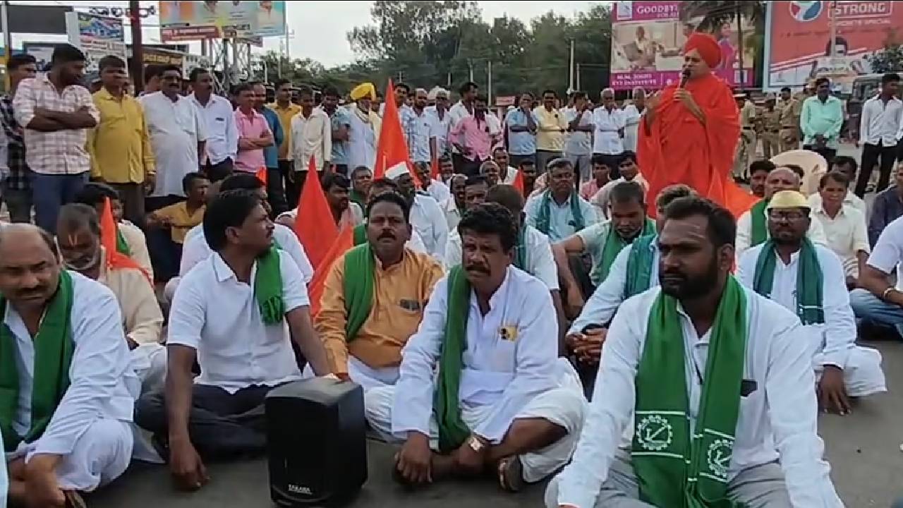 Sugarcane Farmers Protest: ತಣ್ಣಗಾದ ಕಬ್ಬು ರೈತರ ಕಿಚ್ಚು, ಸಂಧಾನದೊಂದಿಗೆ ಪ್ರತಿಭಟನೆ ಅಂತ್ಯ