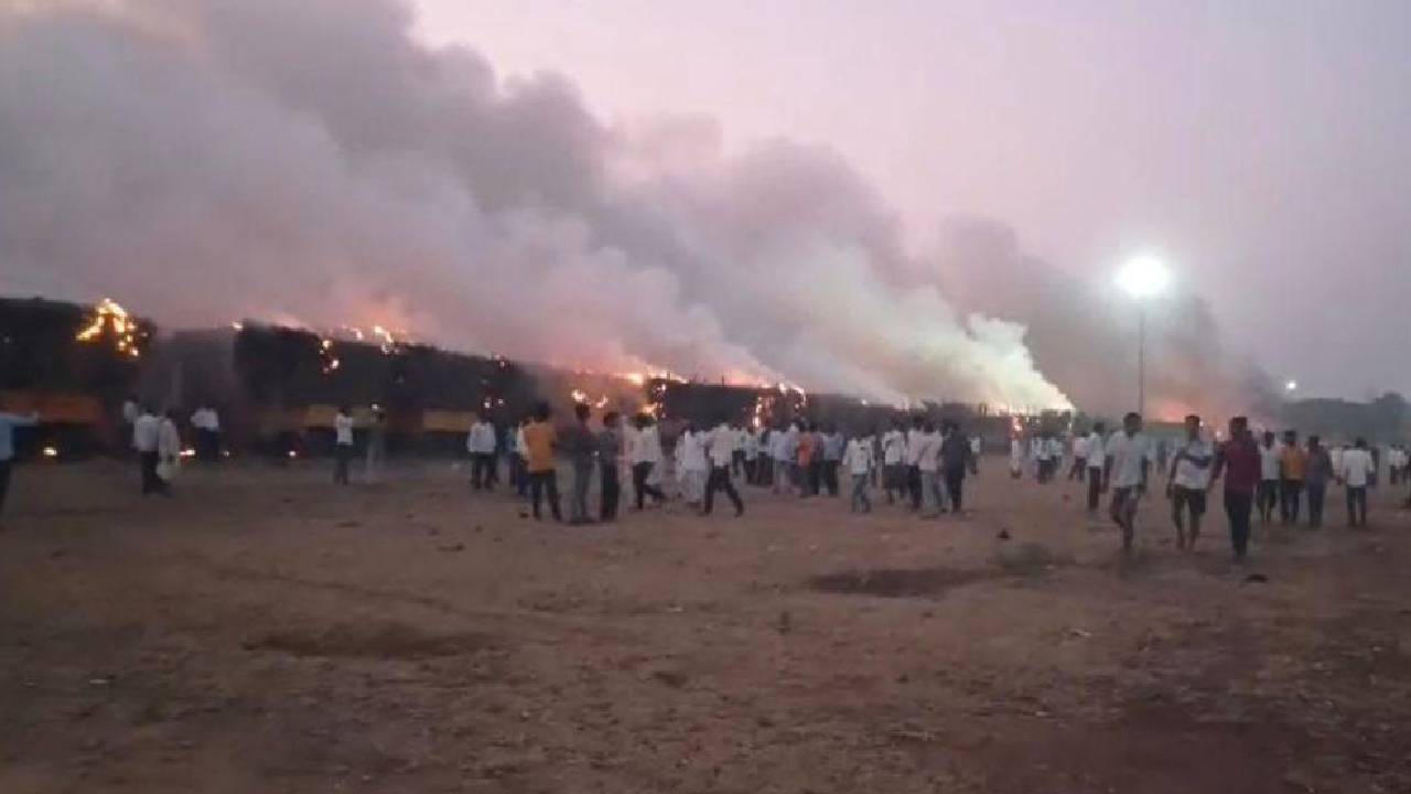 sugarcane protest: ಕಬ್ಬಿನ ಟ್ರಾಕ್ಟರ್‌ಗಳಿಗೆ ಬೆಂಕಿ, ಕಲ್ಲು ತೂರಾಟ, ಮೂರು ದಿನ ನಿಷೇಧಾಜ್ಞೆ ಜಾರಿ