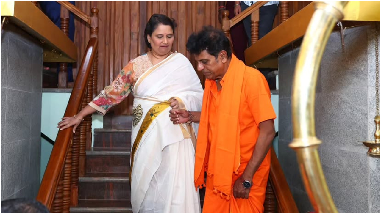 Photos: ಬೆಜ್ಜವಳ್ಳಿಯಲ್ಲಿ ಸಂಭ್ರಮದ ಸಂಕ್ರಾಂತಿ; ಇರುಮುಡಿ ಹೊತ್ತು ಸಾಗಿದ ನಟ ಶಿವರಾಜ್‌ಕುಮಾರ್ - Image 4