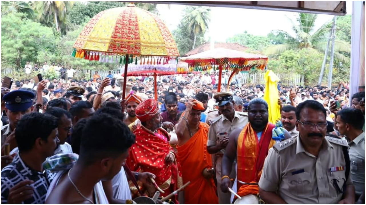 Photos: ಬೆಜ್ಜವಳ್ಳಿಯಲ್ಲಿ ಸಂಭ್ರಮದ ಸಂಕ್ರಾಂತಿ; ಇರುಮುಡಿ ಹೊತ್ತು ಸಾಗಿದ ನಟ ಶಿವರಾಜ್‌ಕುಮಾರ್ - Image 8