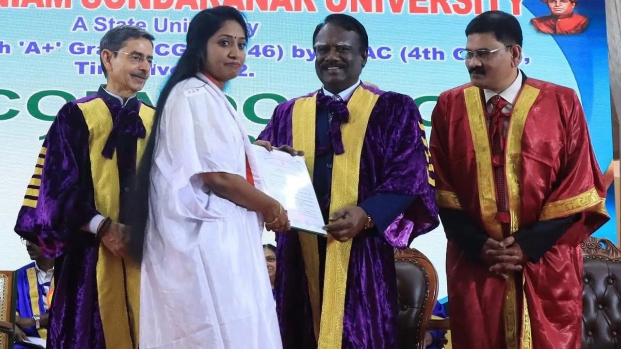 ರಾಜ್ಯಪಾಲರಿಗೆ ಅವಮಾನ: ಡಿಎಂಕೆ ನಾಯಕನ ಪತ್ನಿಯ ನಡೆಗೆ ಆಕ್ಷೇಪ