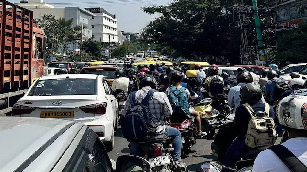 ಟ್ರಾಫಿಕ್ನಿಂದ ಬೇಸತ್ತಿದ್ದೀರಾ? ಈ ಟ್ರಿಕ್ಸ್ ಫಾಲೋ ಮಾಡಿ