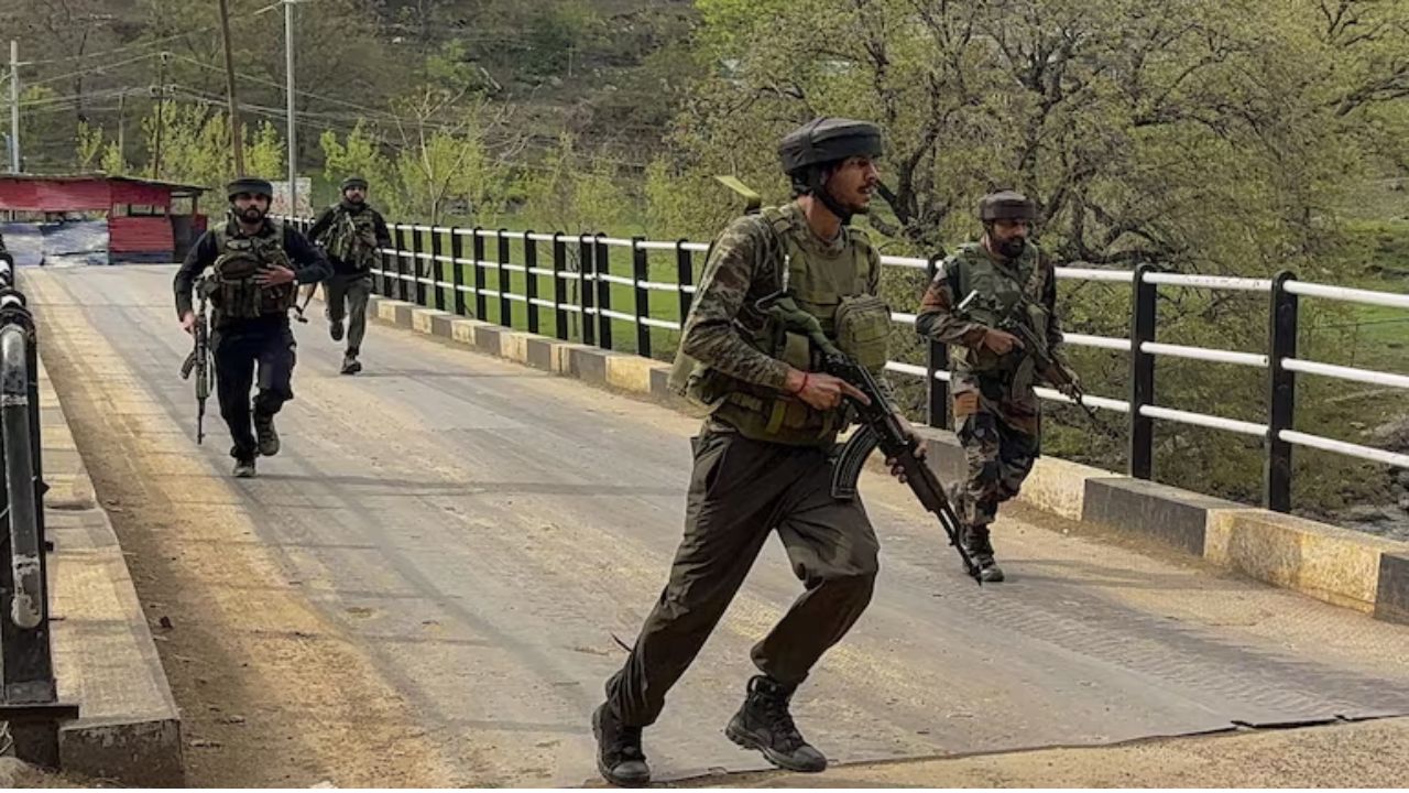 ಜಮ್ಮು-ಕಾಶ್ಮೀರದ ಭಯೋತ್ಪಾದಕರ ಅಡಗುತಾಣದಲ್ಲಿ ಐಇಡಿ ಪತ್ತೆ