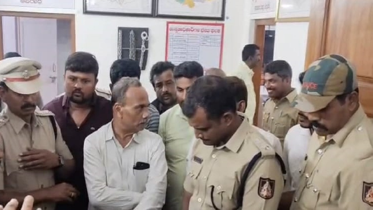 Lockup death: ಹುಳಿಯಾರು ಠಾಣೆಯಲ್ಲಿ ಲಾಕಪ್ ಡೆತ್: ತನಿಖೆಗೆ ಆಗ್ರಹ