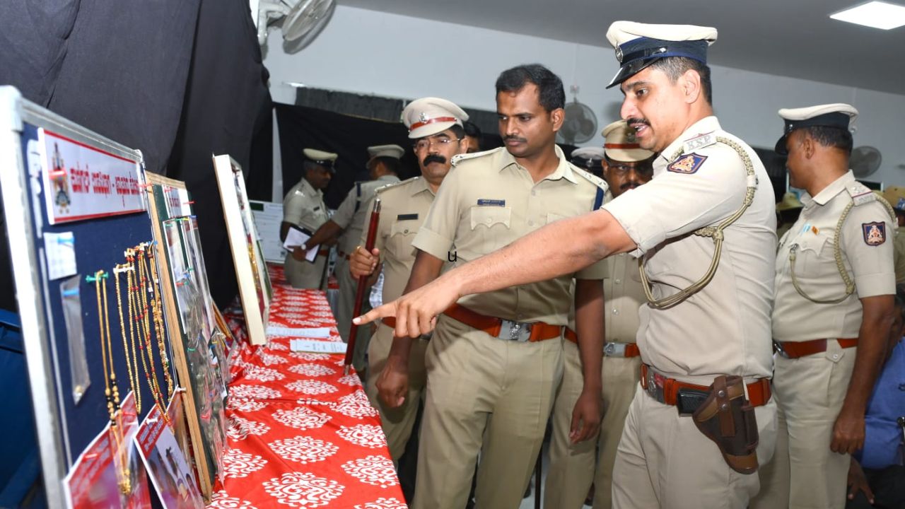 Tumkur News: ವಿವಿಧ ಪ್ರಕರಣಗಳಲ್ಲಿ 170 ಕಳ್ಳರ ಬಂಧನ, 5.61 ಕೋಟಿ ಮೌಲ್ಯದ ಚಿನ್ನಾಭರಣ ಸೇರಿ ಕಳವು ಮಾಲು ವಶಕ್ಕೆ
