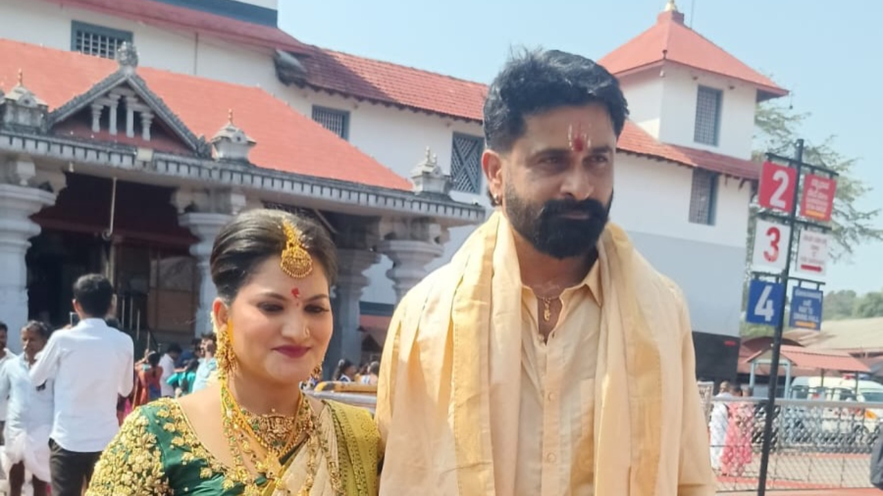 ಧರ್ಮಸ್ಥಳದ ಮಂಜುನಾಥನ ಸನ್ನಿಧಿಯಲ್ಲಿ ಸರಳವಾಗಿ ದಾಂಪತ್ಯ ಜೀವನಕ್ಕೆ ಕಾಲಿಟ್ಟ ʻಉಗ್ರಂʼ ಮಂಜು; ಈ ಮದುವೆಗೆ ಯಾರೆಲ್ಲಾ ಹೋಗಿದ್ರು ನೋಡಿ - Image 6