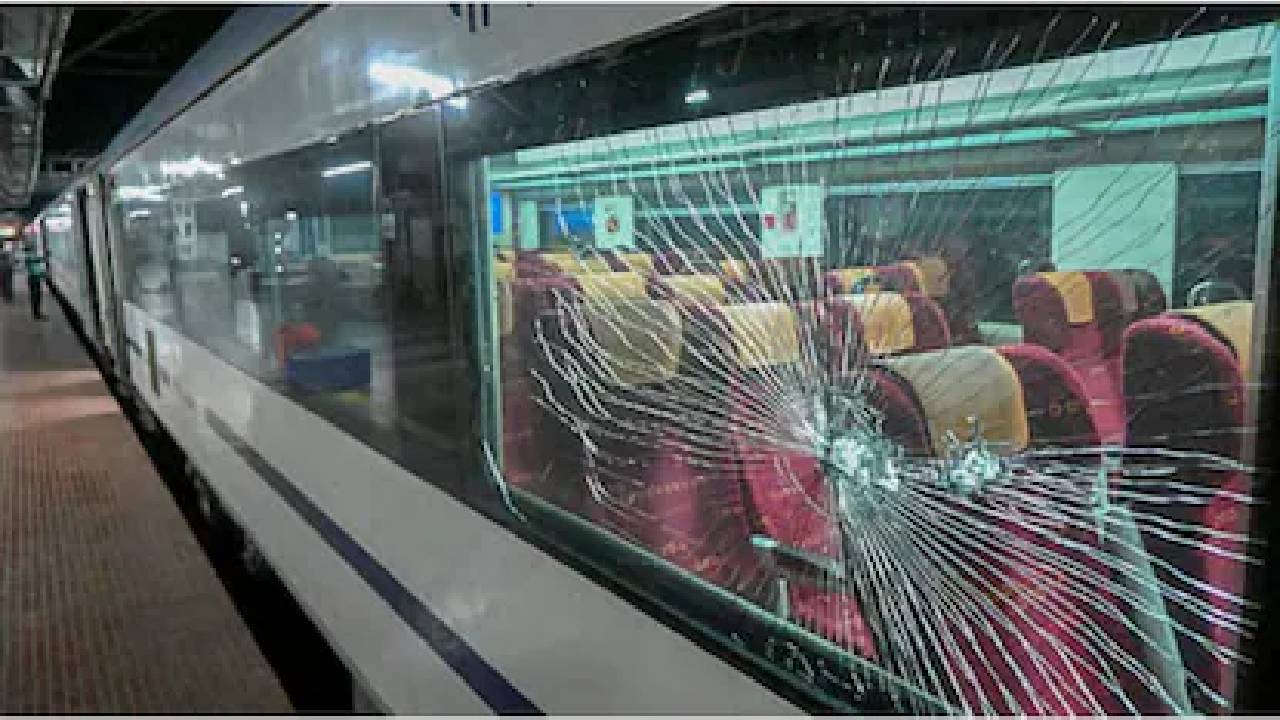 Stone Pelting: ವಂದೇ ಭಾರತ್‌ ರೈಲಿಗೆ ಕಲ್ಲೆಸೆದ ಬಾಲಕ, ಗಾಜು ಪುಡಿಪುಡಿ, ತ್ವರಿತ ಕ್ರಮ