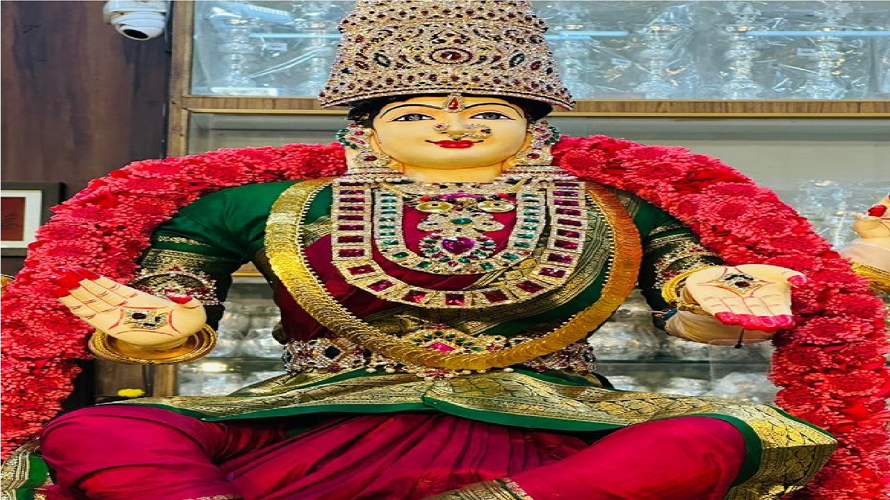 Varamahalaxmi festival 2025: ಹಬ್ಬಕ್ಕೆ ಮನೆಗೆ ಬರಲು ಸಿದ್ಧ ರೆಡಿಮೇಡ್ ವರಮಹಾಲಕ್ಷ್ಮಿ - Image 3