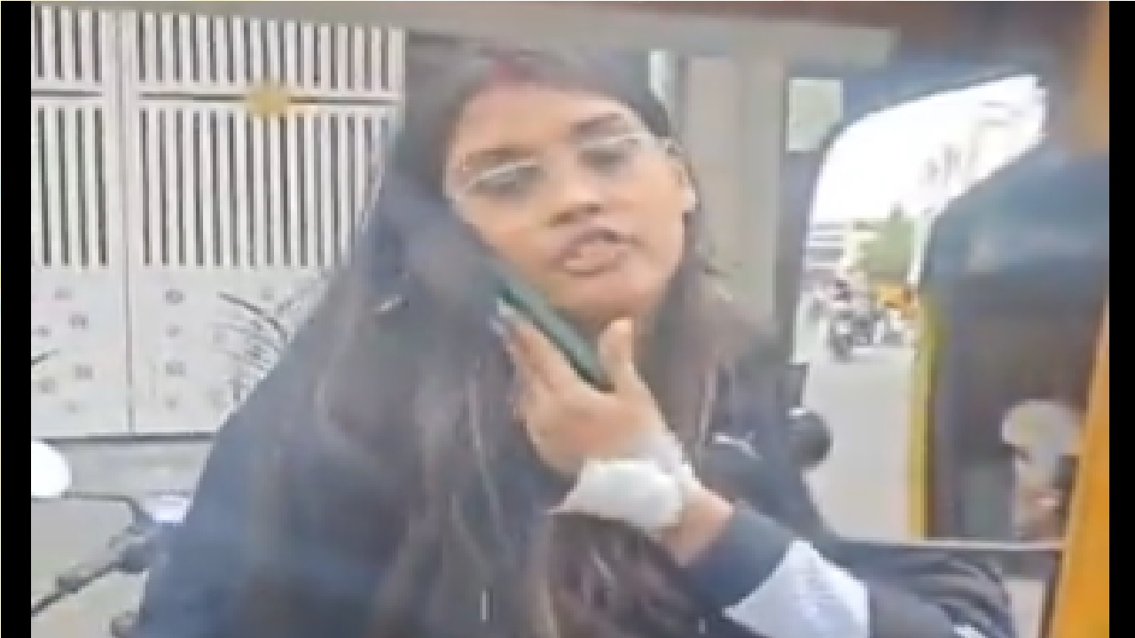 Viral Video: ರಾಜ್ಯದಲ್ಲಿ ಅನ್ಯಭಾಷಿಕರ ಅಟ್ಟಹಾಸ! ಆಟೋ ಚಾಲಕನಿಗೆ ಚಪ್ಪಲಿಯಿಂದ ಹೊಡೆದ ಯುವತಿ