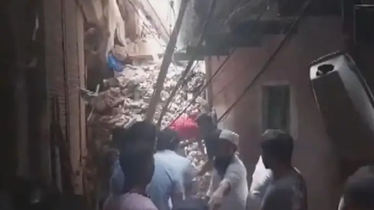 ನಾಲ್ಕು ಅಂತಸ್ತಿನ ಕಟ್ಟಡ ಕುಸಿತ; ಹಲವರು ಟ್ರ್ಯಾಪ್‌!
