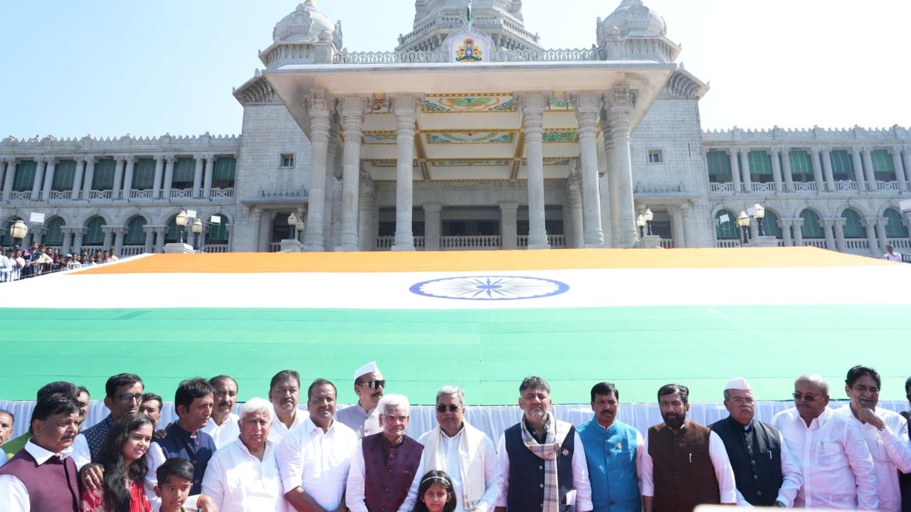 Karnataka Winter Session: ಬೆಳಗಾವಿಯ ಸುವರ್ಣಸೌಧದಲ್ಲಿ ಜಗತ್ತಿನ 2ನೇ ಅತಿ ದೊಡ್ಡ ಖಾದಿ ತ್ರಿವರ್ಣ ಧ್ವಜ ಅನಾವರಣ