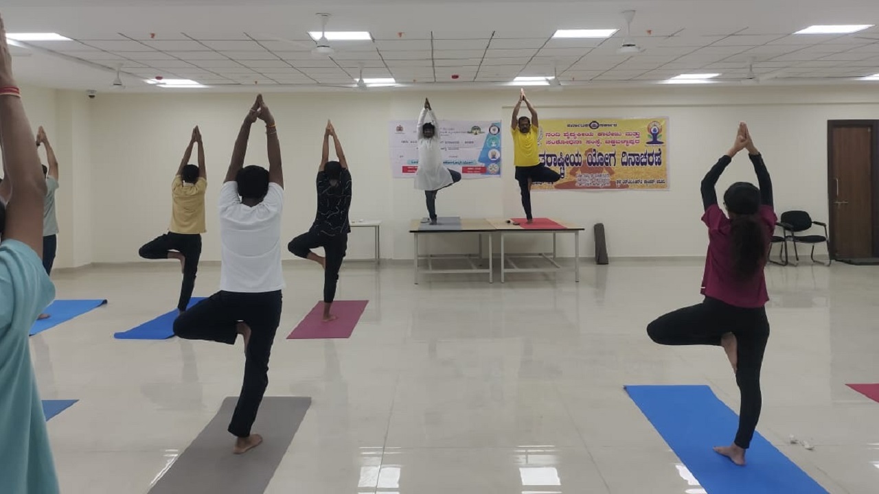 Yoga Training: ನಂದಿ ವೈದ್ಯಕೀಯ ಕಾಲೇಜಿನಲ್ಲಿ ಯೋಗ ತರಬೇತಿ